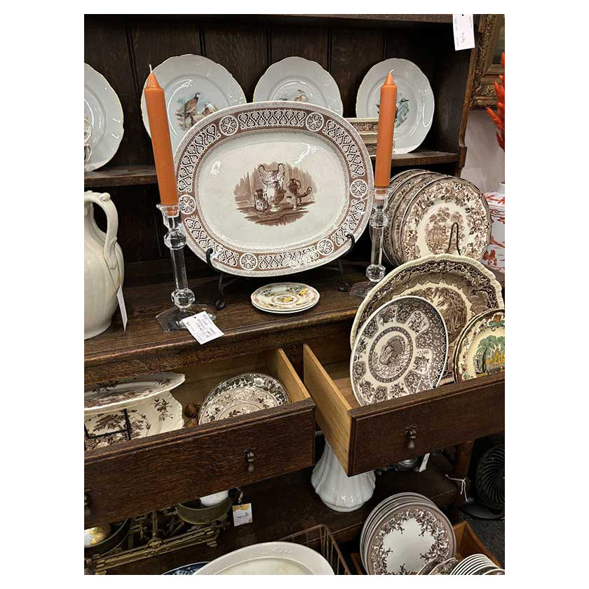 Vintage dishes set the tone for a nostalgic Thanksgiving